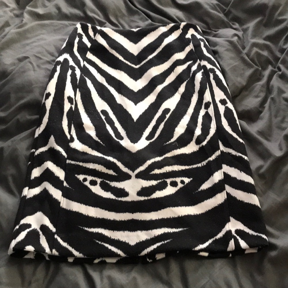 Black and White Patterned Pencil Skirt